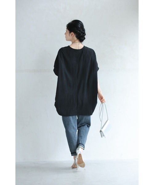 cawaii(カワイイ)の「ゆったりドルマンシルエットの柔らか流線カットソートップス(Tシャツ/カットソー・レディース・アイボリー/ブラック/グリーン・FREE)」の9枚目の写真