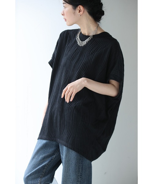 cawaii(カワイイ)の「ゆったりドルマンシルエットの柔らか流線カットソートップス(Tシャツ/カットソー・レディース・アイボリー/ブラック/グリーン・FREE)」の8枚目の写真