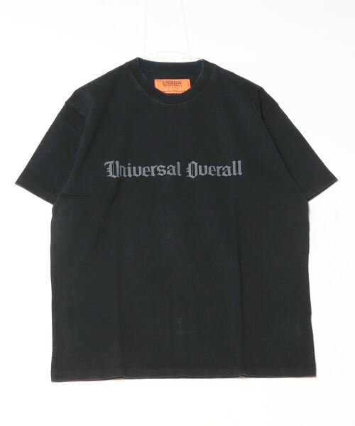 UNIVERSAL OVERALL(ユニバーサルオーバーオール)の「『《UNIVERSAL OVERALL』Logo Pigment TEE(Tシャツ/カットソー・レディース・ブラック×ブラック/ブラック・X-LARGE/LARGE/MEDIUM)」の1枚目の写真