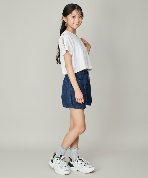 JENNI love(ジェニィラブ)の「肩あきフラワーチャームZIP短丈T(Tシャツ/カットソー・キッズ・ブラック/サックスブルー/オフホワイト・130cm/140cm/150cm/160cm)」の5枚目の写真
