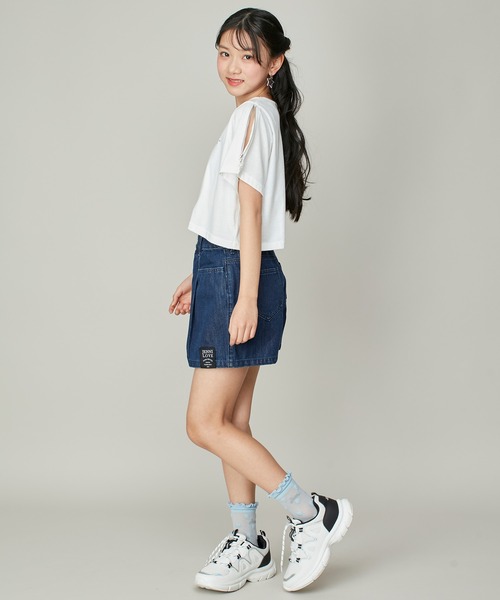 JENNI love(ジェニィラブ)の「肩あきフラワーチャームZIP短丈T(Tシャツ/カットソー・キッズ・ブラック/サックスブルー/オフホワイト・130cm/140cm/150cm/160cm)」の6枚目の写真