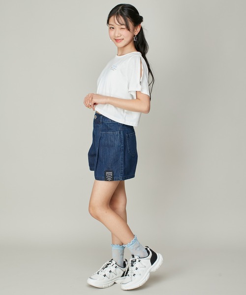 JENNI love(ジェニィラブ)の「肩あきフラワーチャームZIP短丈T(Tシャツ/カットソー・キッズ・ブラック/サックスブルー/オフホワイト・130cm/140cm/150cm/160cm)」の7枚目の写真
