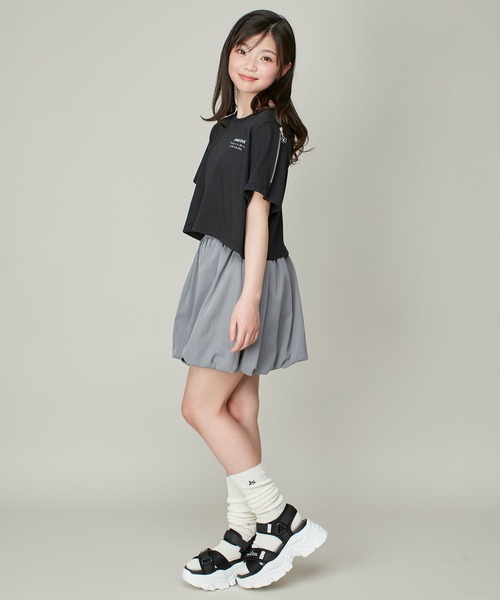 JENNI love(ジェニィラブ)の「肩あきフラワーチャームZIP短丈T(Tシャツ/カットソー・キッズ・ブラック/サックスブルー/オフホワイト・130cm/140cm/150cm/160cm)」の9枚目の写真