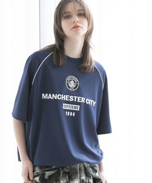 CORPUS SELECT(コーパストーキョー)の「【Manchester City/マンチェスターシティー】エンブレムロゴワッペン ラグランショートスリーブデザインTシャツ 裾ドロスト(Tシャツ/カットソー・メンズ・チャコールグレー/ブラック/ネイビー/ホワイト・M/L)」の15枚目の写真
