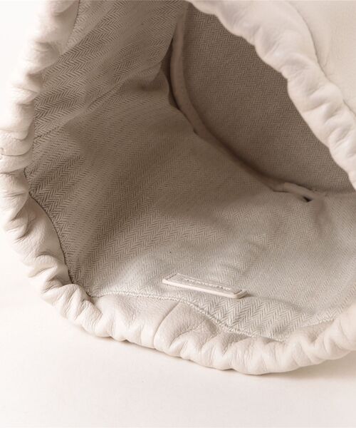 MIESROHE（ミースロエ）の「tassel drawstringﾊﾞｯｸﾞ（ショルダーバッグ・レディース・その他/ブラック/アイボリー・FREE）」の15枚目の写真