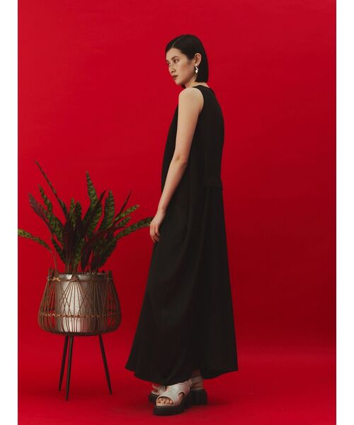 UN3D.(アンスリード)の「CLIONE LINE OP / クリオネラインワンピース(ワンピース・レディース・ブラック/カーキ・36/38)」の3枚目の写真