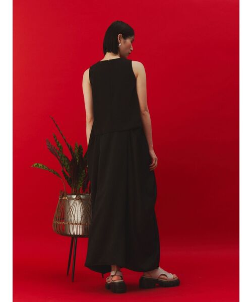 UN3D.(アンスリード)の「CLIONE LINE OP / クリオネラインワンピース(ワンピース・レディース・ブラック/カーキ・36/38)」の4枚目の写真