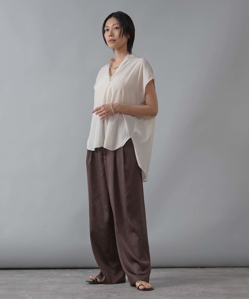 Liesse（リエス）の「バックギャザーブラウス（シャツ/ブラウス・レディース・ホワイト/ブラウン/イエロー/グレイッシュベージュ・FREE）」の6枚目の写真