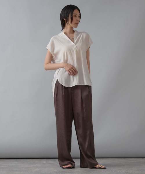 Liesse（リエス）の「バックギャザーブラウス（シャツ/ブラウス・レディース・ホワイト/ブラウン/イエロー/グレイッシュベージュ・FREE）」の7枚目の写真