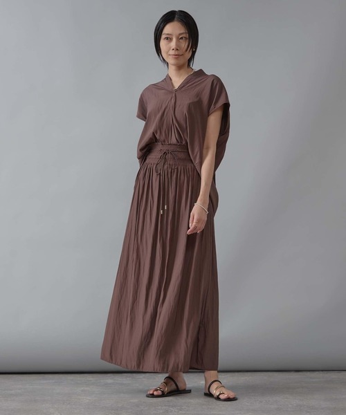 Liesse（リエス）の「バックギャザーブラウス（シャツ/ブラウス・レディース・ホワイト/ブラウン/イエロー/グレイッシュベージュ・FREE）」の14枚目の写真