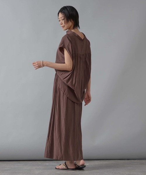 Liesse（リエス）の「バックギャザーブラウス（シャツ/ブラウス・レディース・ホワイト/ブラウン/イエロー/グレイッシュベージュ・FREE）」の16枚目の写真