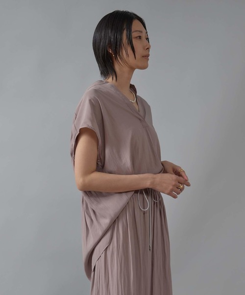 Liesse（リエス）の「バックギャザーブラウス（シャツ/ブラウス・レディース・ホワイト/ブラウン/イエロー/グレイッシュベージュ・FREE）」の18枚目の写真