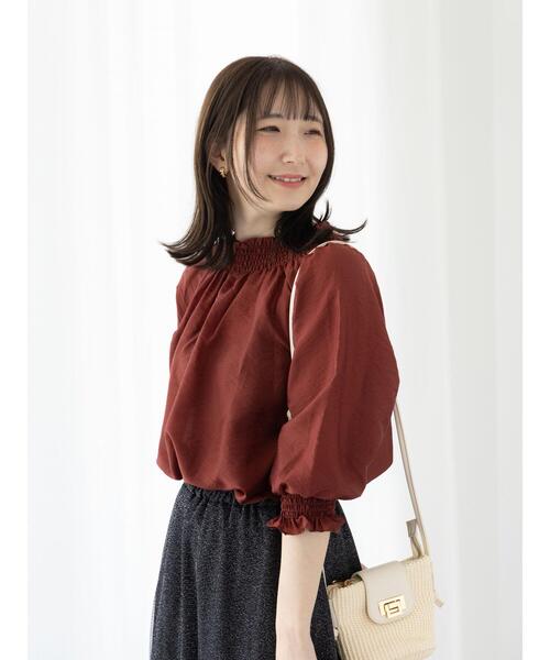 Te chichi TERRASSE(テチチテラス)の「シャーリングネックブラウス(シャツ/ブラウス・レディース・ブラウン/ブラック/オフホワイト・F)」の3枚目の写真