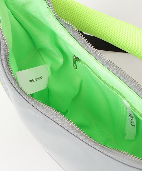 COMMON WARE(コモンウェアー)の「EM:cheek チーク round 2WAY shoulder ラウンド2WAYショルダーバッグ(ショルダーバッグ・レディース・グレー/ブラック/ホワイト・FREE)」の8枚目の写真