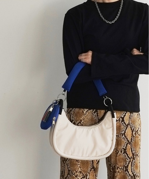 COMMON WARE(コモンウェアー)の「EM:cheek チーク round 2WAY shoulder ラウンド2WAYショルダーバッグ(ショルダーバッグ・レディース・グレー/ブラック/ホワイト・FREE)」の1枚目の写真