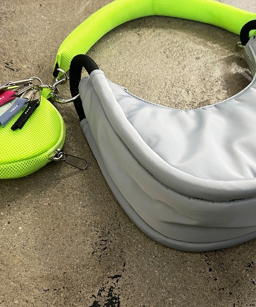 COMMON WARE(コモンウェアー)の「EM:cheek チーク round 2WAY shoulder ラウンド2WAYショルダーバッグ(ショルダーバッグ・レディース・グレー/ブラック/ホワイト・FREE)」の20枚目の写真