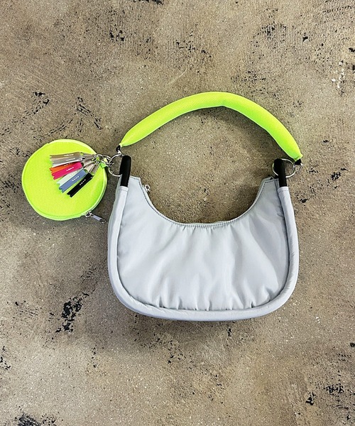 COMMON WARE(コモンウェアー)の「EM:cheek チーク round 2WAY shoulder ラウンド2WAYショルダーバッグ(ショルダーバッグ・レディース・グレー/ブラック/ホワイト・FREE)」の17枚目の写真