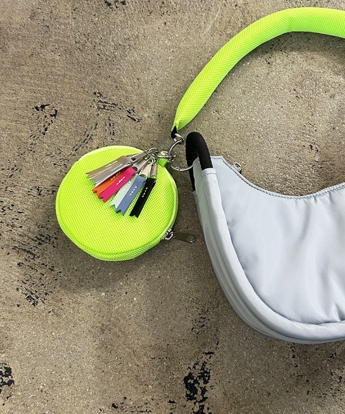 COMMON WARE(コモンウェアー)の「EM:cheek チーク round 2WAY shoulder ラウンド2WAYショルダーバッグ(ショルダーバッグ・レディース・グレー/ブラック/ホワイト・FREE)」の21枚目の写真