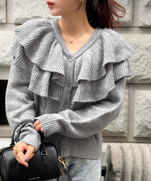 mily bilet（ミウィビレット）の「【mily bilet】かわいくて暖かい。ビッグフリルミックスニットカーディガン（長袖）（カーディガン/ボレロ・レディース・アイボリー/ブルー/グレー・LARGE/MEDIUM/SMALL/X-LARGE）」の2枚目の写真