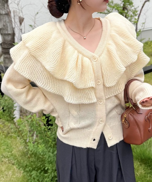 mily bilet（ミウィビレット）の「【mily bilet】かわいくて暖かい。ビッグフリルミックスニットカーディガン（長袖）（カーディガン/ボレロ・レディース・アイボリー/ブルー/グレー・LARGE/MEDIUM/SMALL/X-LARGE）」の4枚目の写真