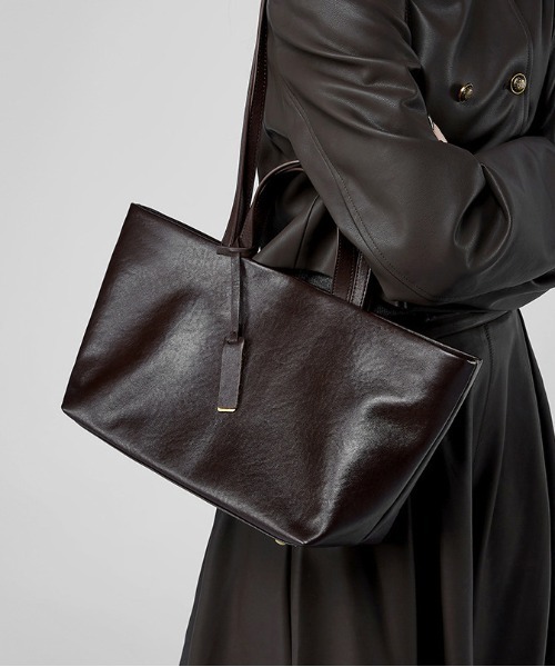 NiiNa(ニーナ)の「【 NiiNa / ニーナ 】高品質牛革2wayシックワンハンドルトートバッグ(トートバッグ・レディース・ブラウン/ダークブラウン/ブラック・FREE)」の14枚目の写真