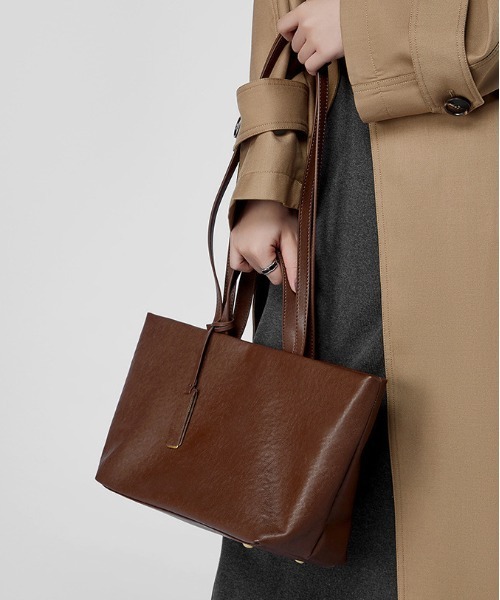 NiiNa(ニーナ)の「【 NiiNa / ニーナ 】高品質牛革2wayシックワンハンドルトートバッグ(トートバッグ・レディース・ブラウン/ダークブラウン/ブラック・FREE)」の16枚目の写真