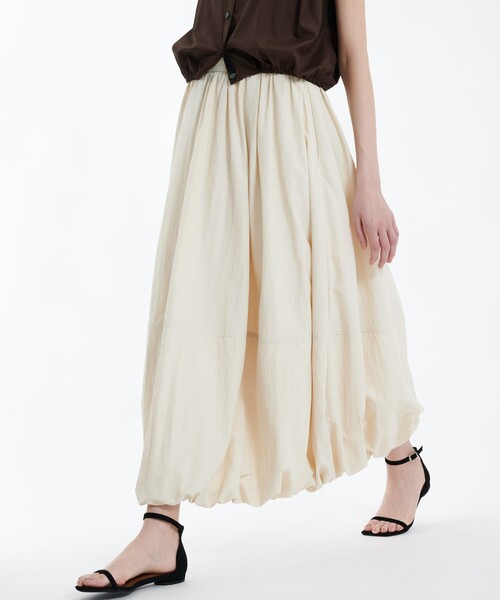 anuans シャイニーシアーサテンフレアスカート