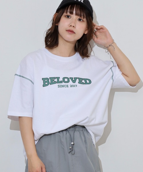 Arinomama(アリノママ)の「カレッジロゴ風ワイドTシャツ(Tシャツ/カットソー・レディース・グレイッシュベージュ/スミクロ/ブラック/オフホワイト・FREE)」の2枚目の写真