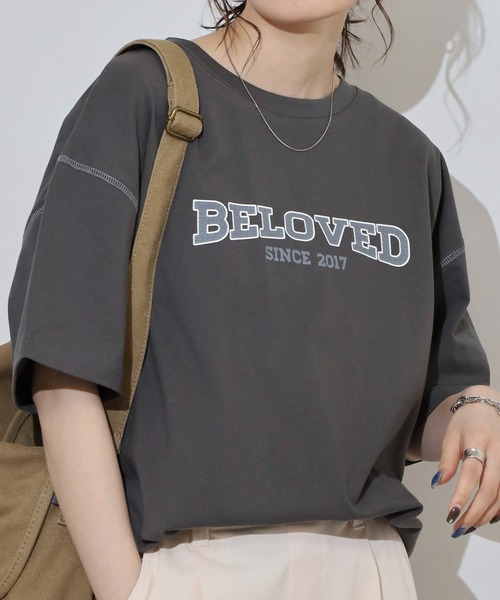 Arinomama(アリノママ)の「カレッジロゴ風ワイドTシャツ(Tシャツ/カットソー・レディース・グレイッシュベージュ/スミクロ/ブラック/オフホワイト・FREE)」の5枚目の写真