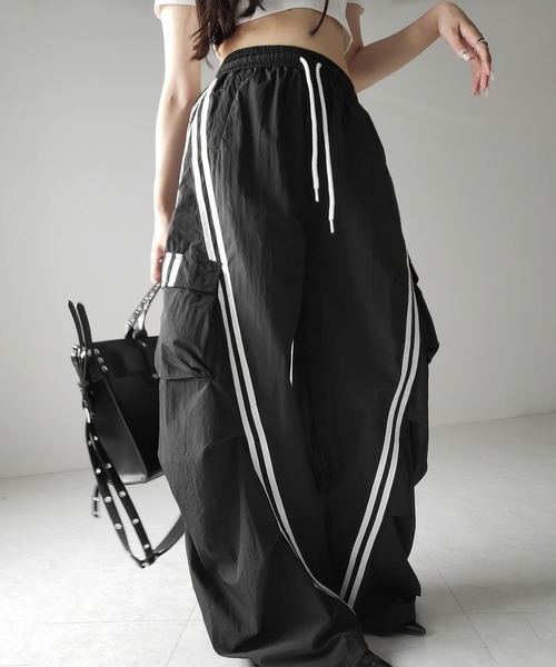 me+em select（ミームセレクト）の「【 ３color ／裾絞り可能２WAY 】サイドラインナイロンタックカーゴワイドパンツ ／ side line nylon tuck cargo wide pants（その他パンツ・レディース・ホワイト/グレー/ブラック・FREE）」の10枚目の写真
