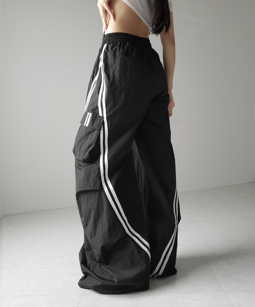 me+em select（ミームセレクト）の「【 ３color ／裾絞り可能２WAY 】サイドラインナイロンタックカーゴワイドパンツ ／ side line nylon tuck cargo wide pants（その他パンツ・レディース・ホワイト/グレー/ブラック・FREE）」の13枚目の写真