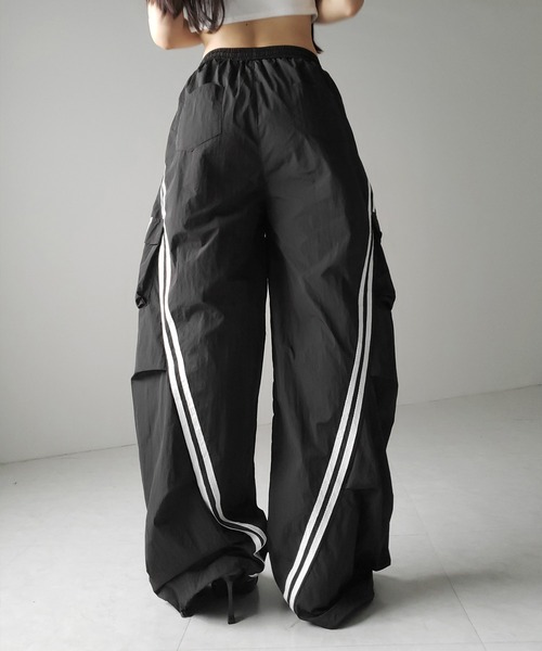 me+em select（ミームセレクト）の「【 ３color ／裾絞り可能２WAY 】サイドラインナイロンタックカーゴワイドパンツ ／ side line nylon tuck cargo wide pants（その他パンツ・レディース・ホワイト/グレー/ブラック・FREE）」の14枚目の写真