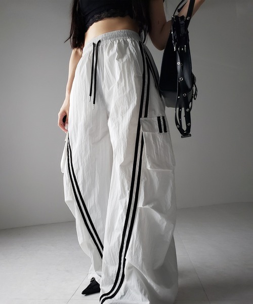 me+em select（ミームセレクト）の「【 ３color ／裾絞り可能２WAY 】サイドラインナイロンタックカーゴワイドパンツ ／ side line nylon tuck cargo wide pants（その他パンツ・レディース・ホワイト/グレー/ブラック・FREE）」の19枚目の写真