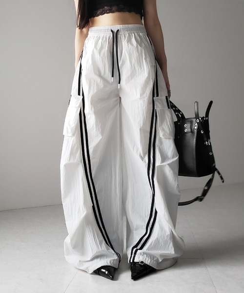 me+em select（ミームセレクト）の「【 ３color ／裾絞り可能２WAY 】サイドラインナイロンタックカーゴワイドパンツ ／ side line nylon tuck cargo wide pants（その他パンツ・レディース・ホワイト/グレー/ブラック・FREE）」の20枚目の写真