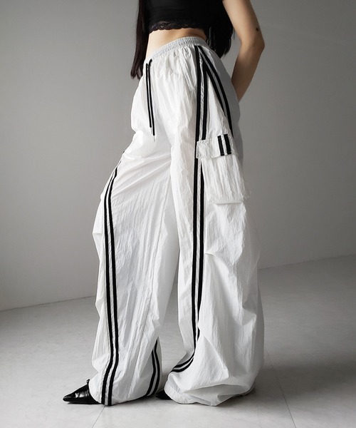 me+em select（ミームセレクト）の「【 ３color ／裾絞り可能２WAY 】サイドラインナイロンタックカーゴワイドパンツ ／ side line nylon tuck cargo wide pants（その他パンツ・レディース・ホワイト/グレー/ブラック・FREE）」の21枚目の写真