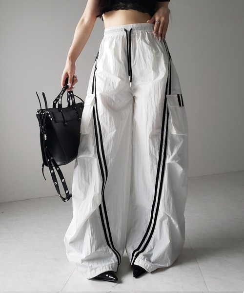 me+em select（ミームセレクト）の「【 ３color ／裾絞り可能２WAY 】サイドラインナイロンタックカーゴワイドパンツ ／ side line nylon tuck cargo wide pants（その他パンツ・レディース・ホワイト/グレー/ブラック・FREE）」の22枚目の写真