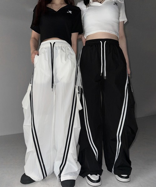 me+em select（ミームセレクト）の「【 ３color ／裾絞り可能２WAY 】サイドラインナイロンタックカーゴワイドパンツ ／ side line nylon tuck cargo wide pants（その他パンツ・レディース・ホワイト/グレー/ブラック・FREE）」の7枚目の写真