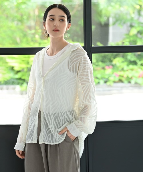STYLE DELI（スタイルデリ）の「【BLK001】テクスチャー素材シアーシャツ（シャツ/ブラウス・レディース・アイボリー・FREE）」の2枚目の写真