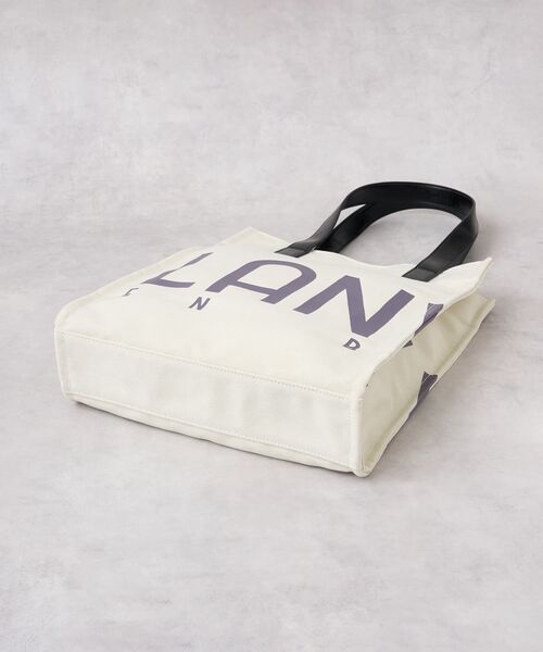 LANVIN en Bleu（ランバンオンブルー）の「ロゴポリエステルキャンバストートバッグ（トートバッグ・レディース・オフホワイト/ブラック/オレンジ/イエロー/ブラウン・FREE）」の18枚目の写真