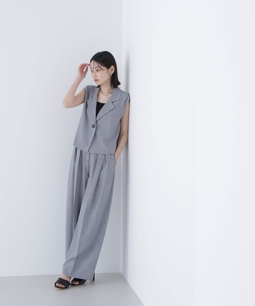 NATURAL BEAUTY BASIC（ナチュラルビューティーベーシック）の「◇【Oggi掲載】クロップドジレセットアップ（パンツドレス・レディース・グレー/ブラウン/ベージュ・SMALL/MEDIUM）」の12枚目の写真