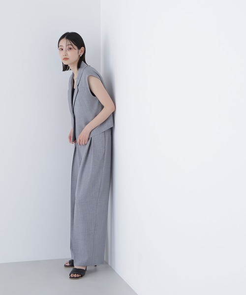 NATURAL BEAUTY BASIC（ナチュラルビューティーベーシック）の「◇【Oggi掲載】クロップドジレセットアップ（パンツドレス・レディース・グレー/ブラウン/ベージュ・SMALL/MEDIUM）」の16枚目の写真