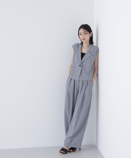 NATURAL BEAUTY BASIC（ナチュラルビューティーベーシック）の「◇【Oggi掲載】クロップドジレセットアップ（パンツドレス・レディース・グレー/ブラウン/ベージュ・SMALL/MEDIUM）」の17枚目の写真