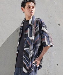 幾何学柄透かしシャツ