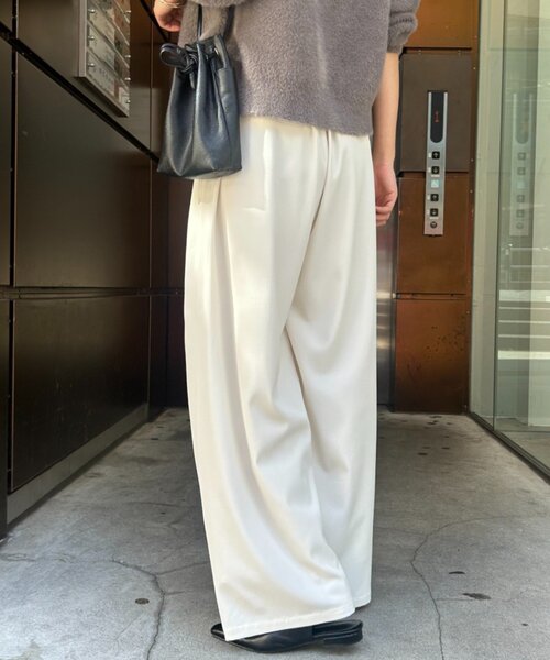 Jena espace merveilleux（ジェナ　エスパスメルヴェイユ）の「【サイズ展開あり】ループ付きトロミワイドパンツ（その他パンツ・レディース・グレー/アイボリー/ブラック・1/2）」の19枚目の写真