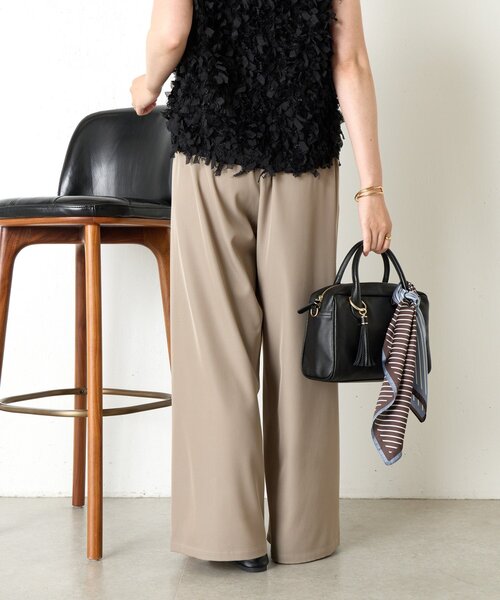 Jena espace merveilleux（ジェナ　エスパスメルヴェイユ）の「【サイズ展開あり】ループ付きトロミワイドパンツ（その他パンツ・レディース・グレー/アイボリー/ブラック・1/2）」の10枚目の写真