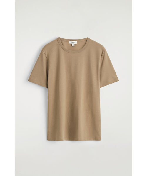 COS(コス)の「ライトウェイト ブラッシュドコットンTシャツ(Tシャツ/カットソー・メンズ・ネイビー/ブラック/バーガンディー/ベージュ/ダークベージュ/ダークブルー・XL/M/XS/S/L)」の7枚目の写真
