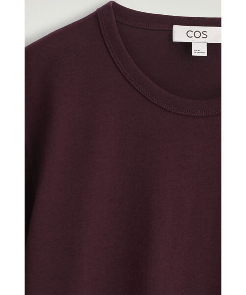 COS(コス)の「ライトウェイト ブラッシュドコットンTシャツ(Tシャツ/カットソー・メンズ・ネイビー/ブラック/バーガンディー/ベージュ/ダークベージュ/ダークブルー・XL/M/XS/S/L)」の12枚目の写真
