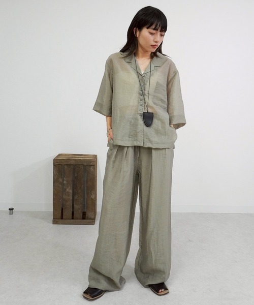 gossara(ゴサラ)の「艶シアー半袖シャツ(シャツ/ブラウス・レディース・ライトグレー/ブラウン/チャコール・FREE)」の6枚目の写真