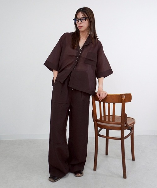 gossara(ゴサラ)の「艶シアー半袖シャツ(シャツ/ブラウス・レディース・ライトグレー/ブラウン/チャコール・FREE)」の10枚目の写真