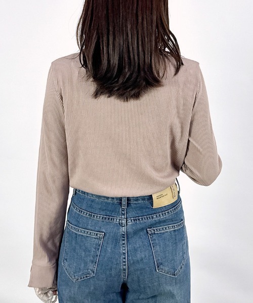CLOTHY（クロシィ）の「【手元に咲く、レースの魔法】テレコ長袖レース使いトップス 秋服（Tシャツ/カットソー・レディース・モカ/ブラック/ブラウン/その他/アイボリー・MEDIUM/LARGE）」の6枚目の写真